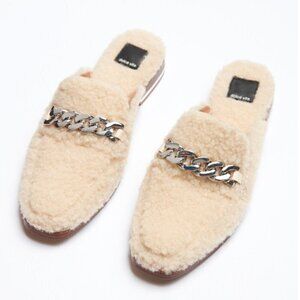 Dolce Vita Cream Pela Sherpa Mule Flat with Silver Chain, Size 6